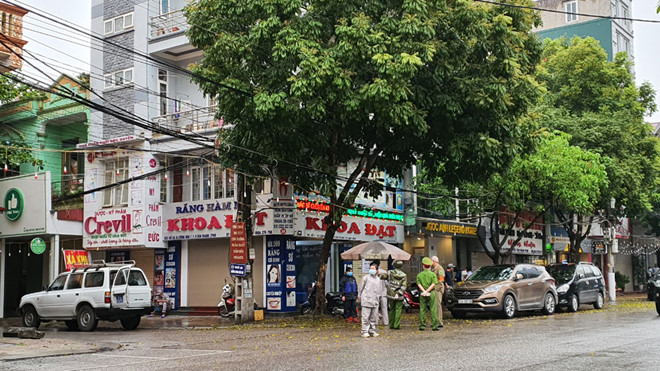 Tin nhanh - 18 trường hợp F1 ở Ninh Bình liên quan đến bệnh nhân 237 nhiễm Covid-19 đều âm tính