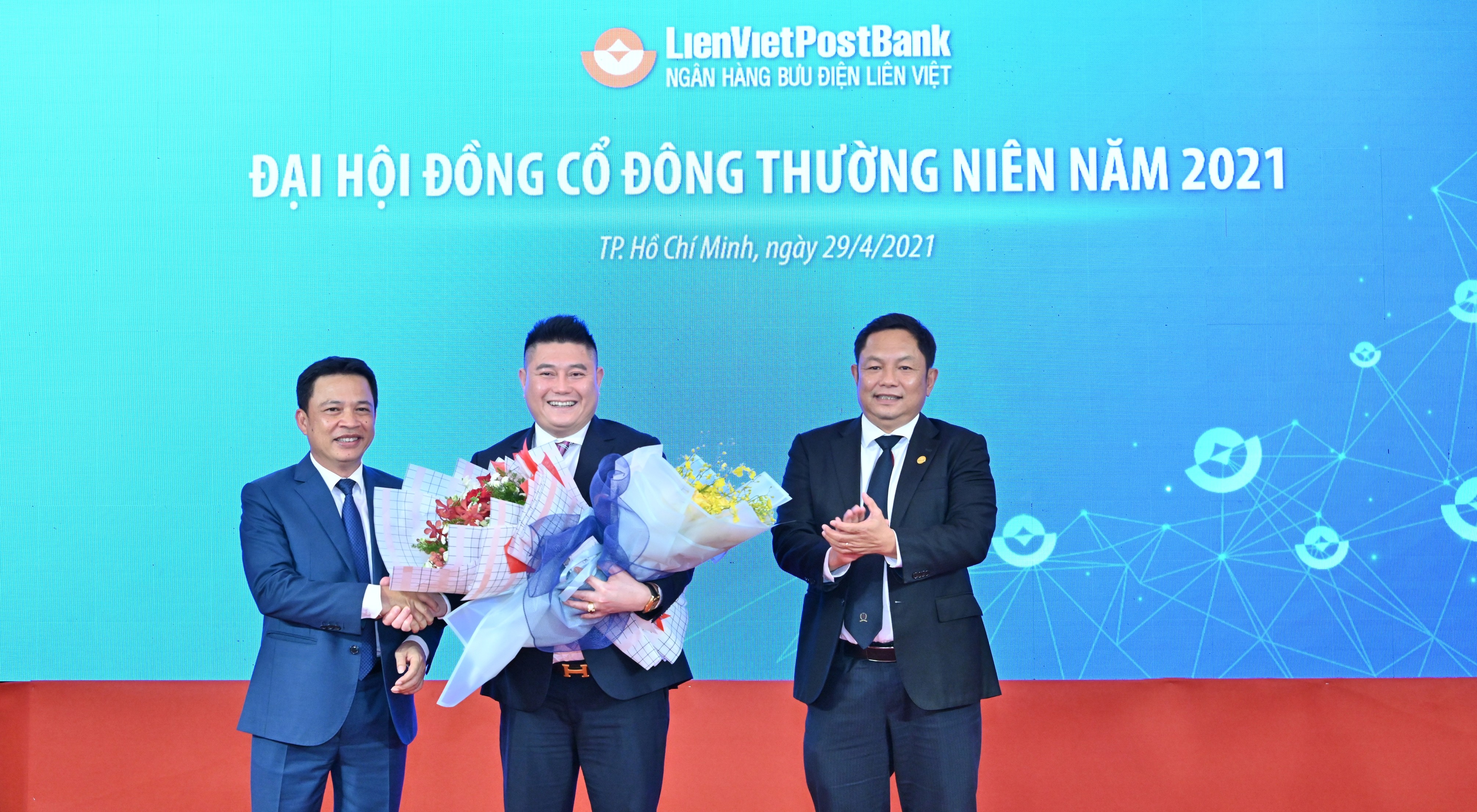 Tài chính - Ngân hàng - “Bầu Thuỵ” giữ chức Phó Chủ tịch HĐQT LienVietPostBank