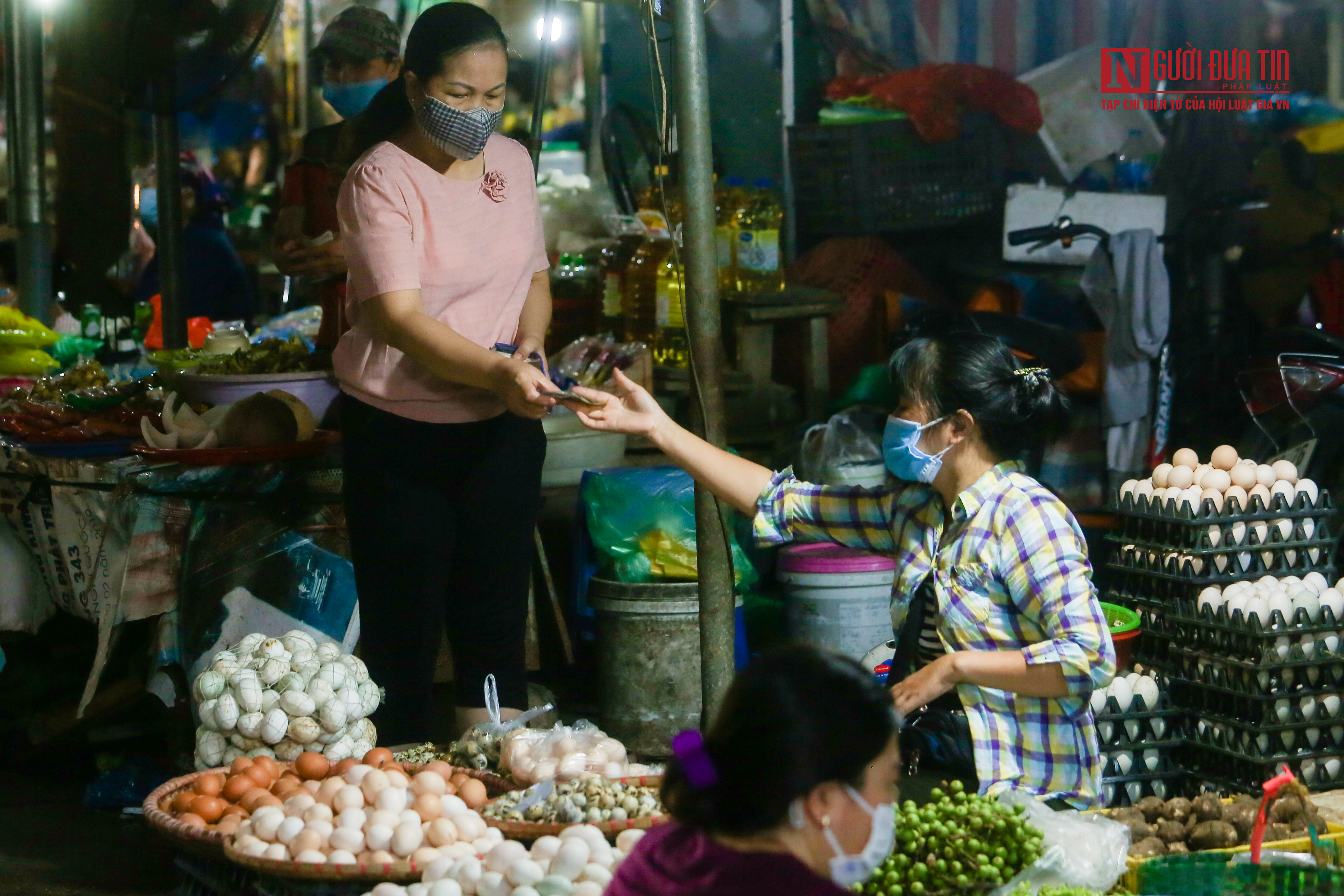 Tiêu dùng & Dư luận - Tiểu thương ở chợ chỉ được mở bán trở lại khi đã tiêm vắc-xin