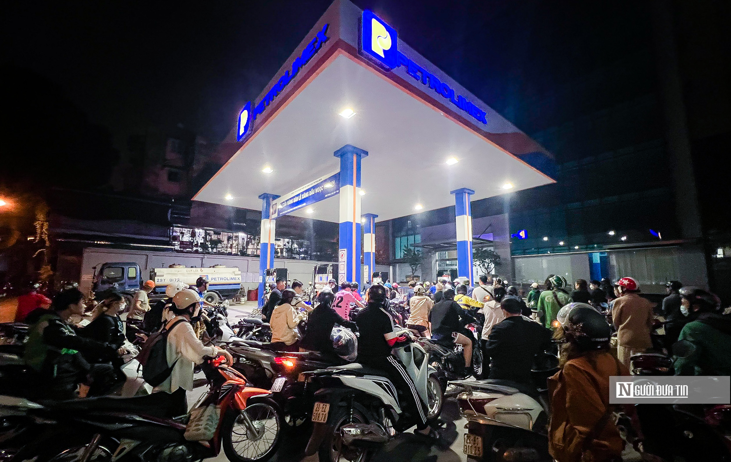 Kinh tế vĩ mô - Thủ tướng yêu cầu Bộ trưởng Công Thương xử lý dứt điểm thiếu xăng dầu