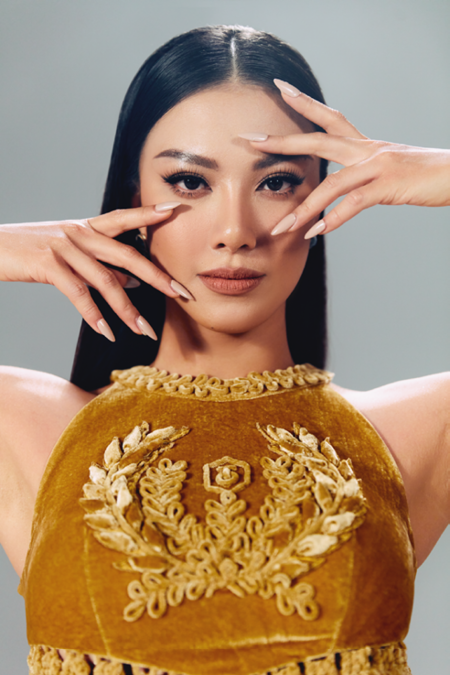 Á hậu Hoàn vũ Kim Duyên