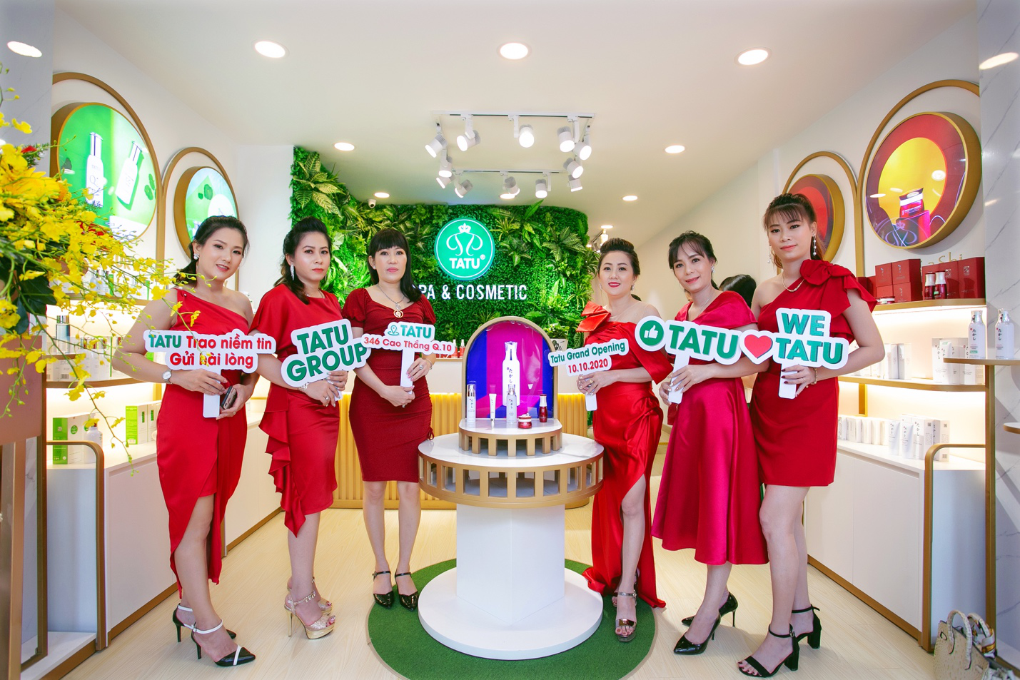 Xã hội - Nhận quà may mắn tại lễ khai trương Tatu Spa & Cosmetic (Hình 2).