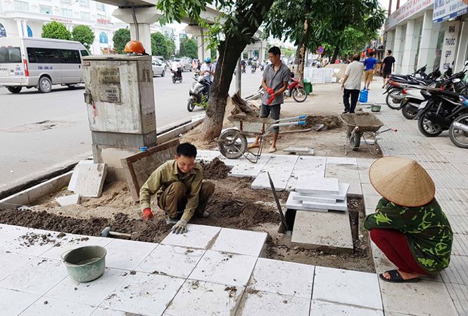 Xã hội - Chủ tịch Hà Nội chỉ đạo tạm dừng dự án lát đá vỉa hè 'thọ 70 năm'