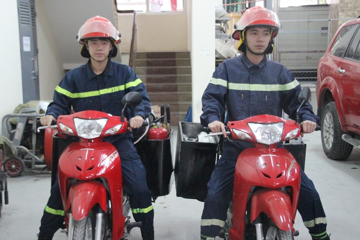 Xã hội - Cận cảnh xe máy cứu hỏa chống tắc đường của Cảnh sát PCC Hà Nội (Hình 5).