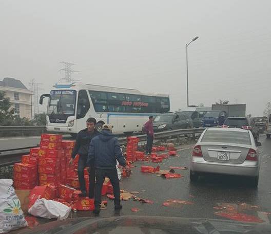 Tin nhanh - Hà Nội: Xác minh tin tài xế taxi “hôi” nước ngọt của xe gặp nạn