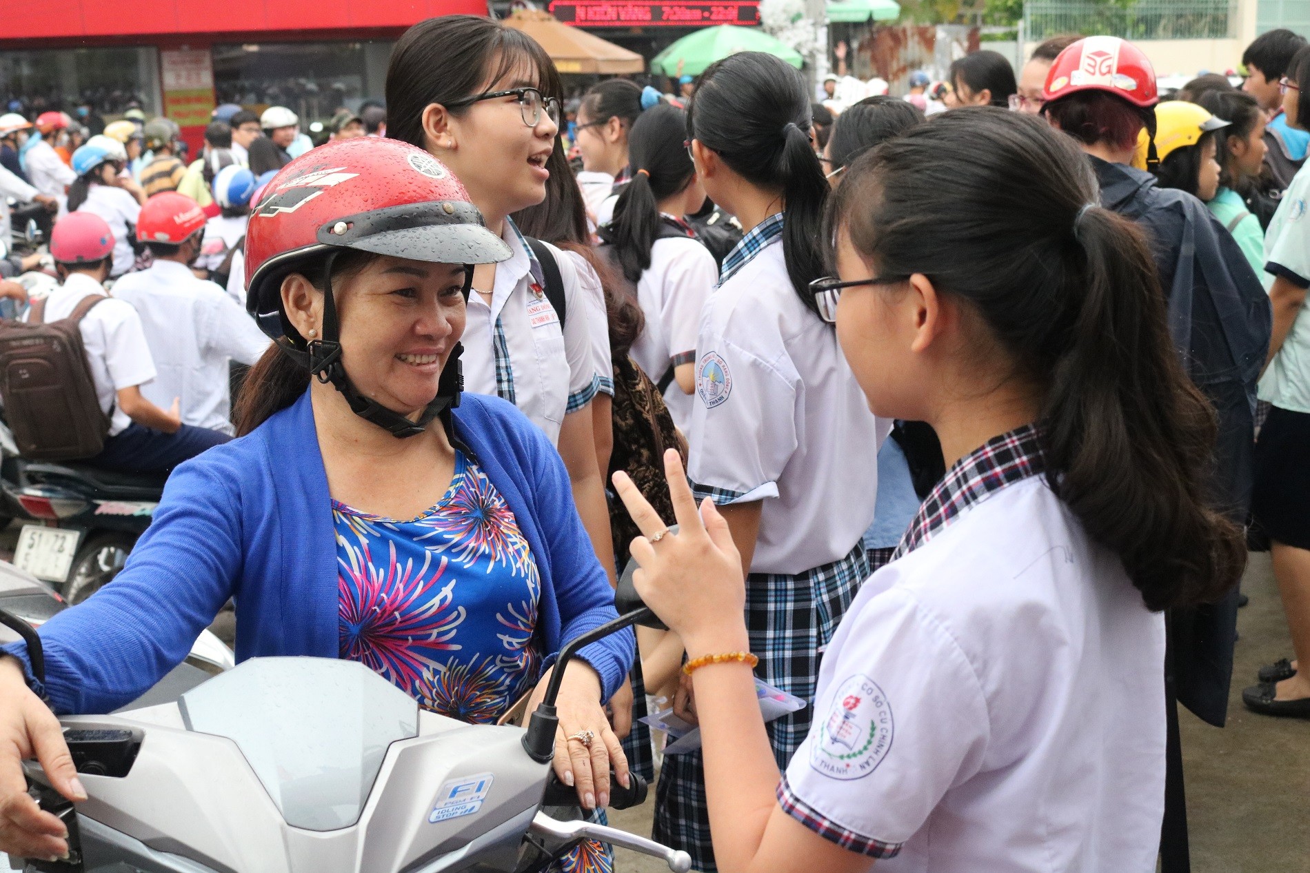 TP.HCM: Thí sinh, phụ huynh hồi hộp trong môn thi đầu tiên  (Hình 3).