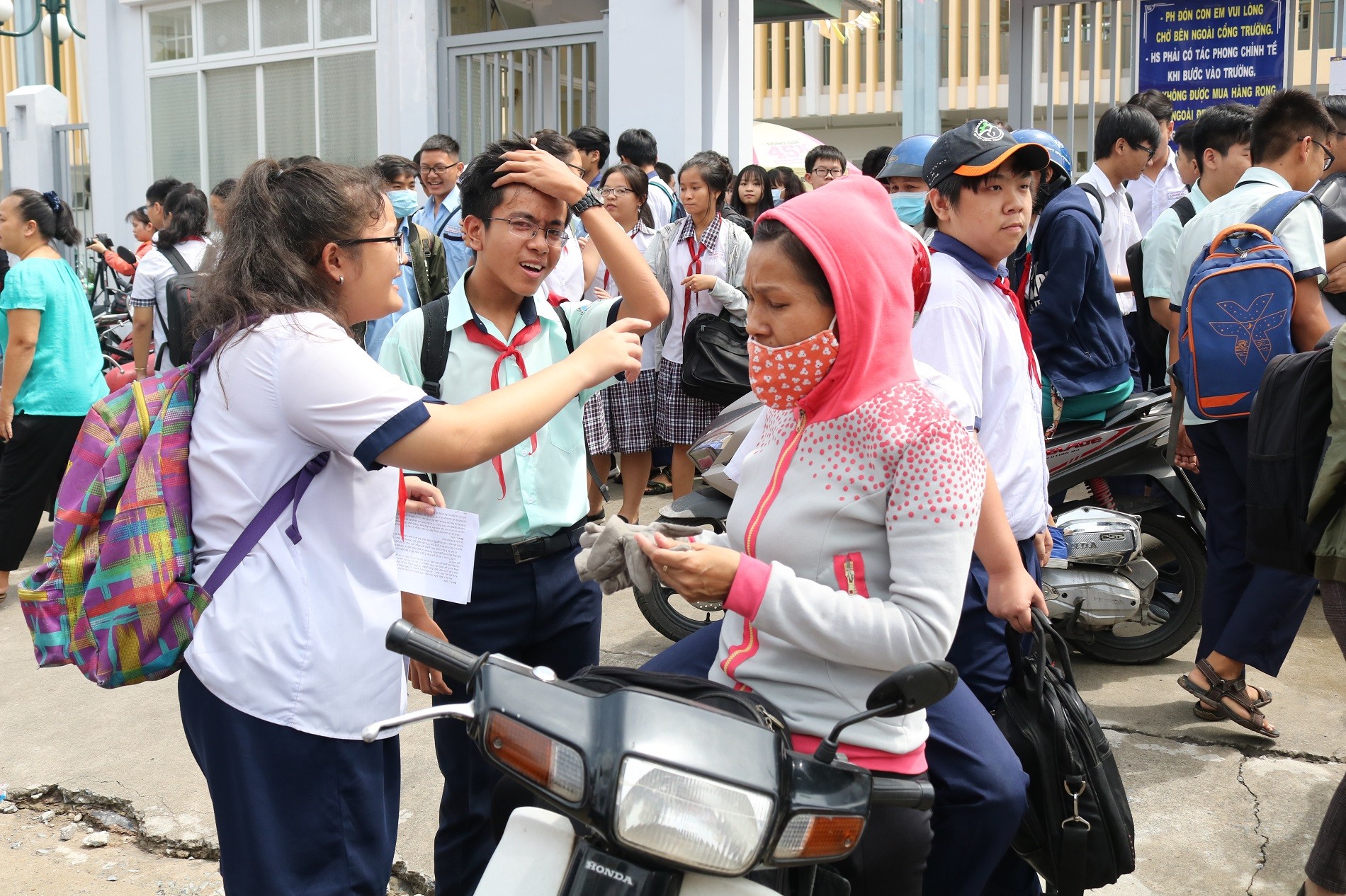 TP.HCM: Nhiều thí sinh cảm thấy hài lòng với đề thi Toán (Hình 2).