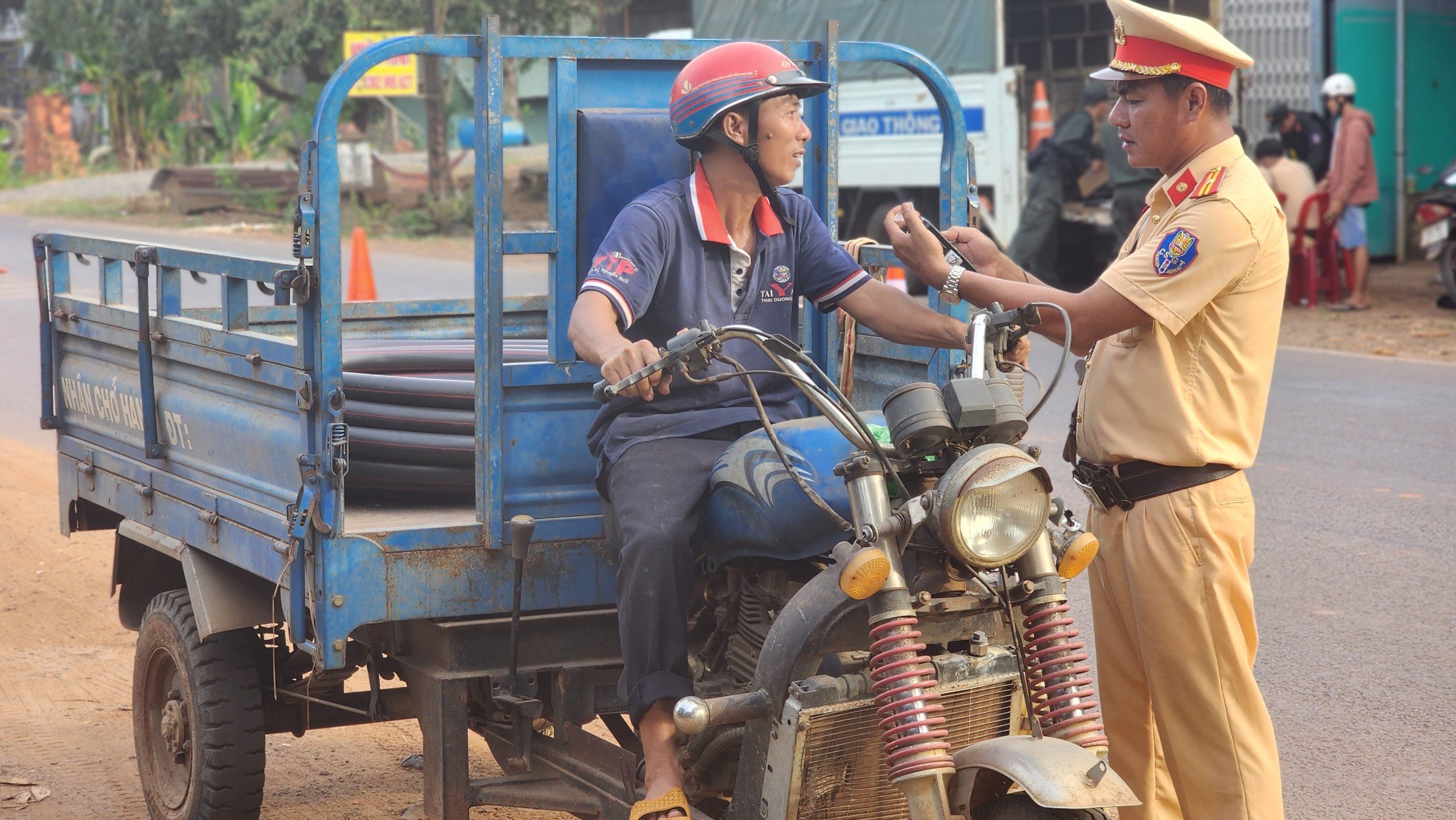 Dân sinh - Bình Phước: CSGT tăng cường kiểm tra, xử phạt vi phạm nồng độ cồn (Hình 8).