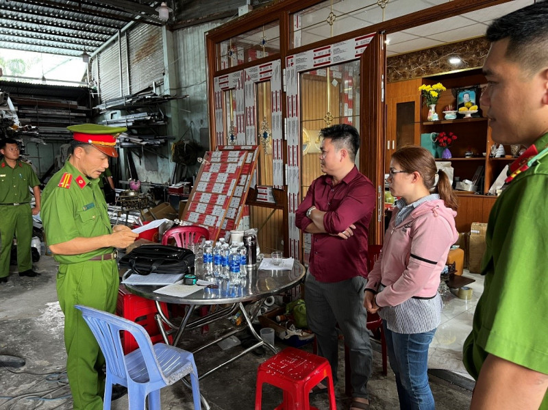 An ninh - Hình sự - Bình Phước: Công an Tp.Đồng Xoài triệt phá ổ sản xuất nhôm XINGFA giả (Hình 2).