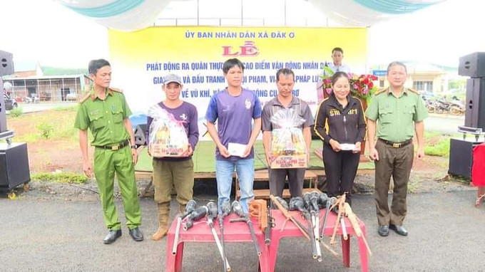 Dân sinh - Bình Phước hàng trăm loại vũ khí vật liệu nổ và công cụ hỗ trợ được người dân giao nộp (Hình 3).