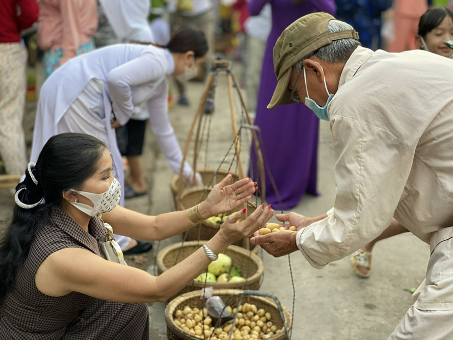 Dân sinh - Độc đáo phiên chợ dùng lá cây để thanh toán ở Tây Ninh (Hình 2).