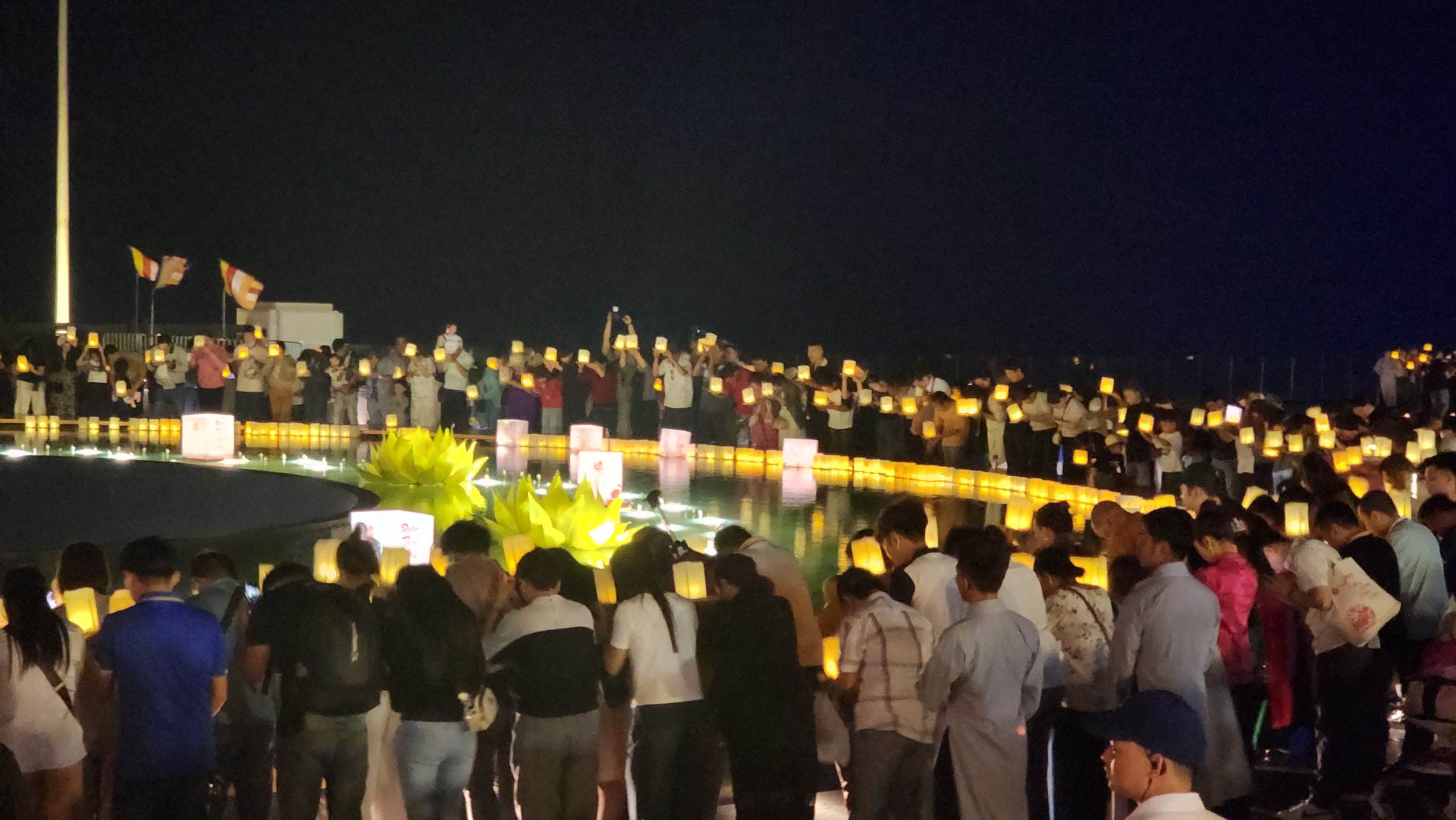 Dân sinh - Tây Ninh: Hàng trăm ngàn hoa đăng được thắp sáng tại đại lễ dâng đăng  (Hình 2).