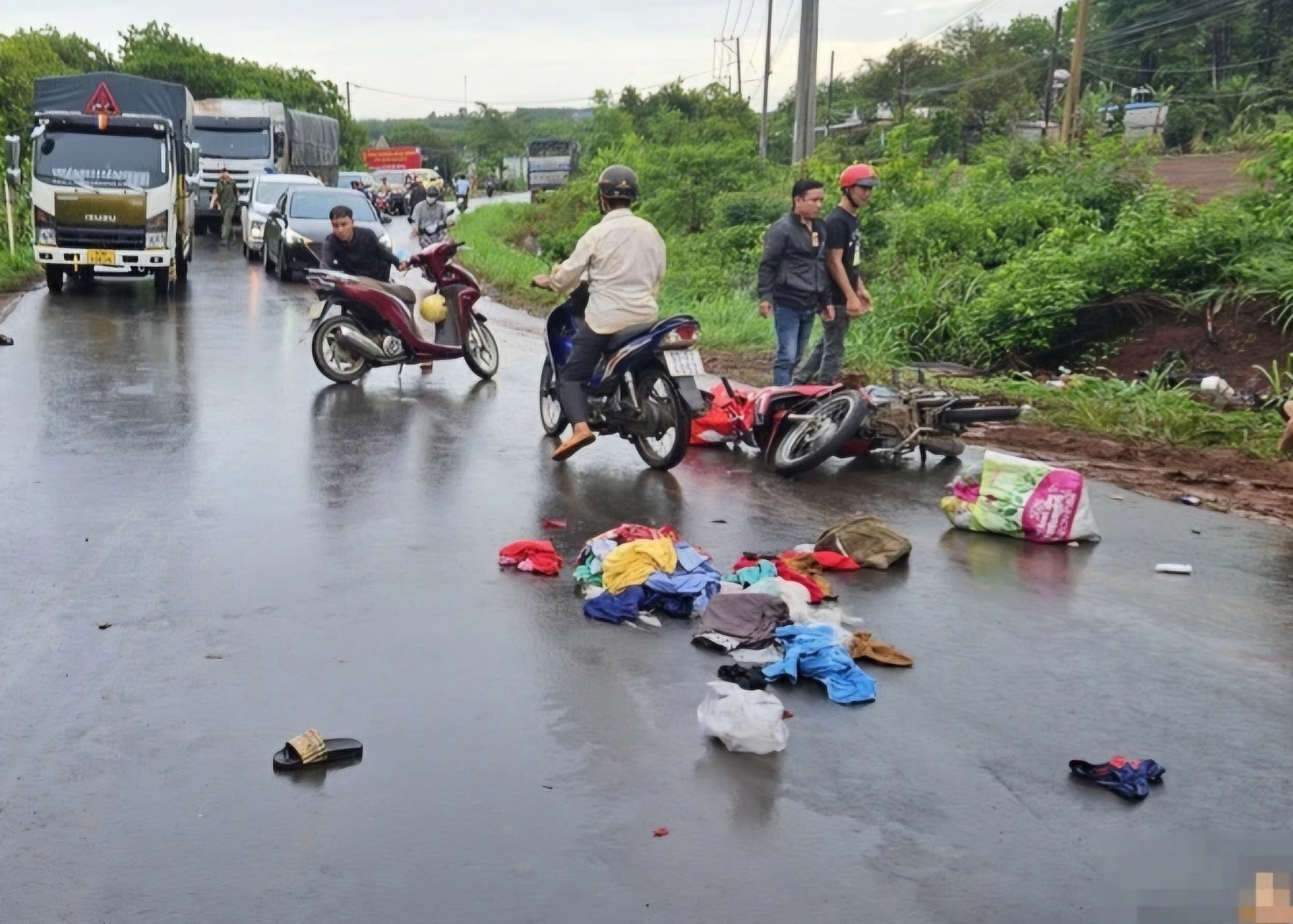 Dân sinh - Bình Phước: Xe máy va chạm xe tải, 2 người tử vong tại chỗ