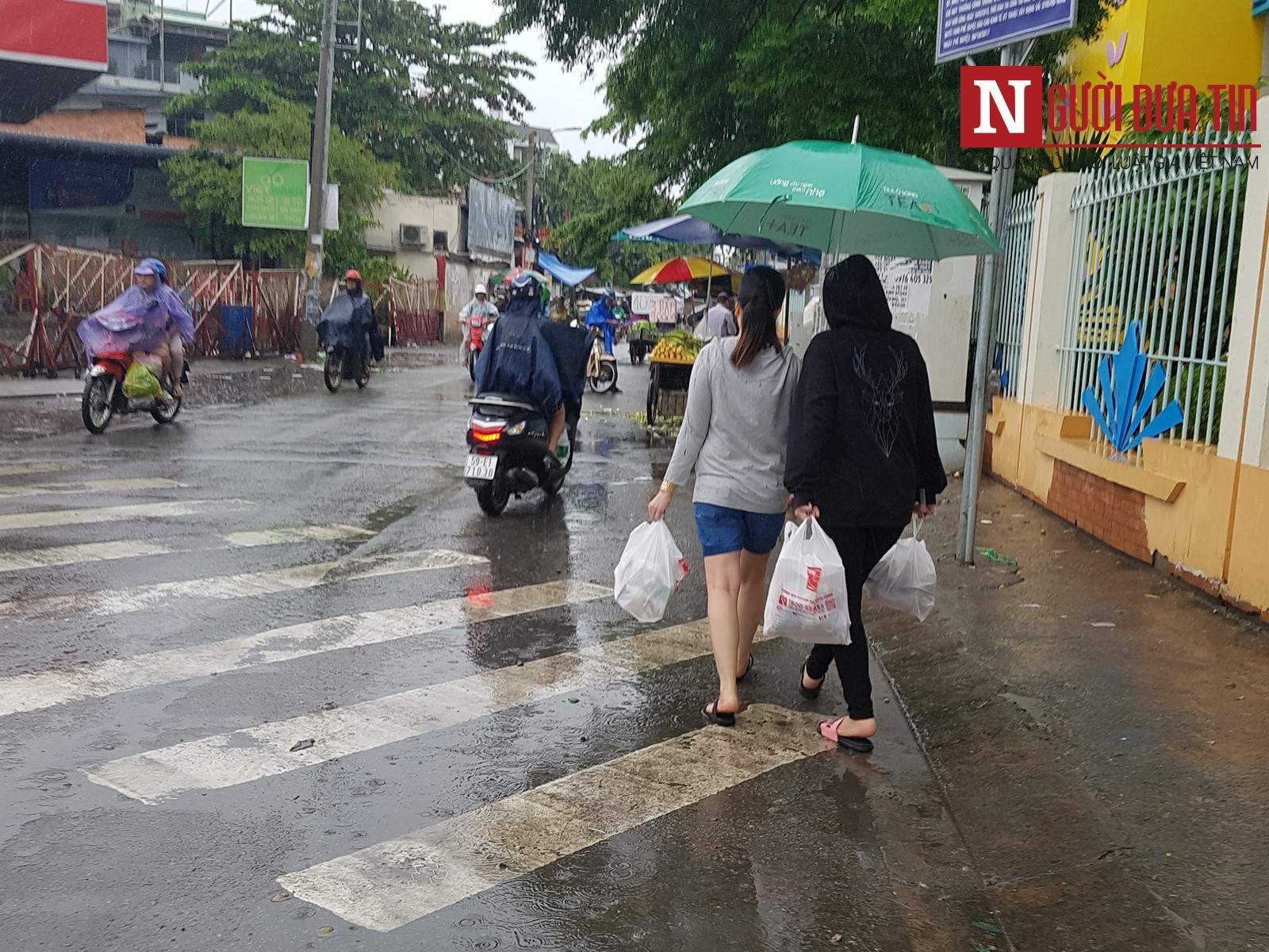 Tin nhanh - TP.HCM: Dự báo chiều và tối nay sẽ có mưa to, có khả năng xảy ra lốc xoáy (Hình 10).