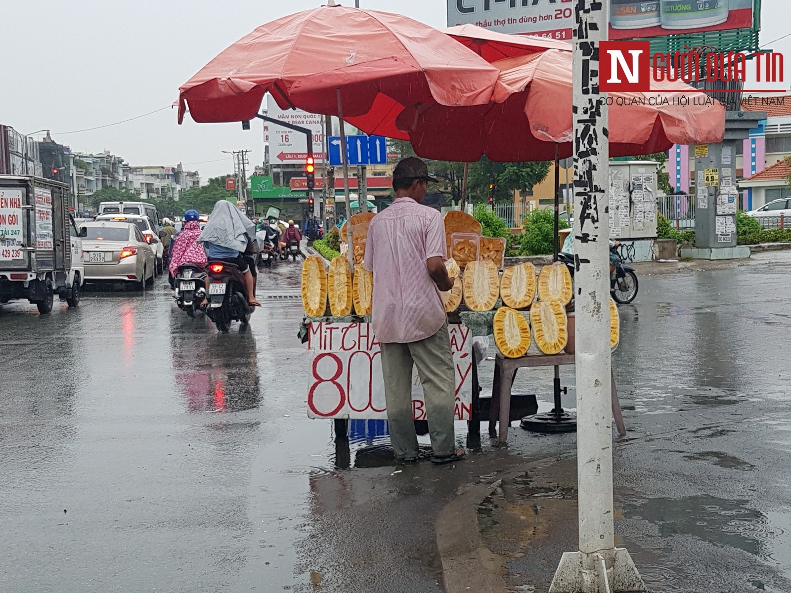 Tin nhanh - TP.HCM: Dự báo chiều và tối nay sẽ có mưa to, có khả năng xảy ra lốc xoáy (Hình 12).