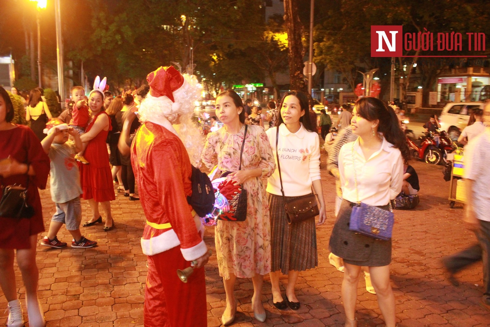 Tin nhanh - TP.HCM: Lung linh sắc màu đêm Giáng sinh (Hình 3).