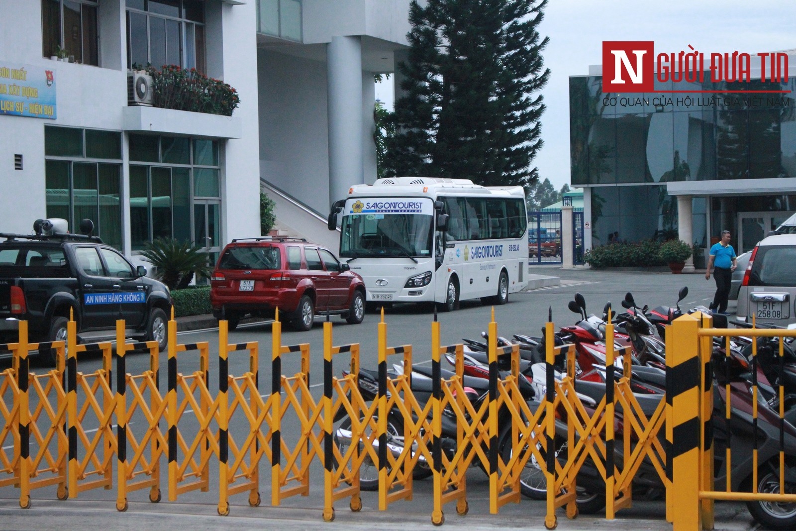 Tin nhanh - Hình ảnh đầu tiên về 9 du khách Việt trên xe bị đánh bom ở Ai Cập vừa về nước an toàn