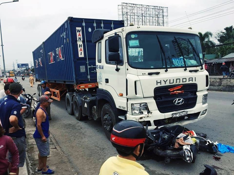 Tin nhanh - Vụ container đâm 6 người tử vong ở Long An: Hé lộ nguyên nhân ban đầu (Hình 4).