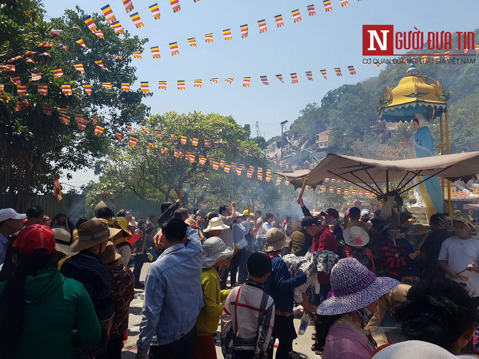 Văn hoá - Hàng chục nghìn phật tử, du khách đổ về viếng lễ chùa Bà Đen ở Tây Ninh (Hình 2).