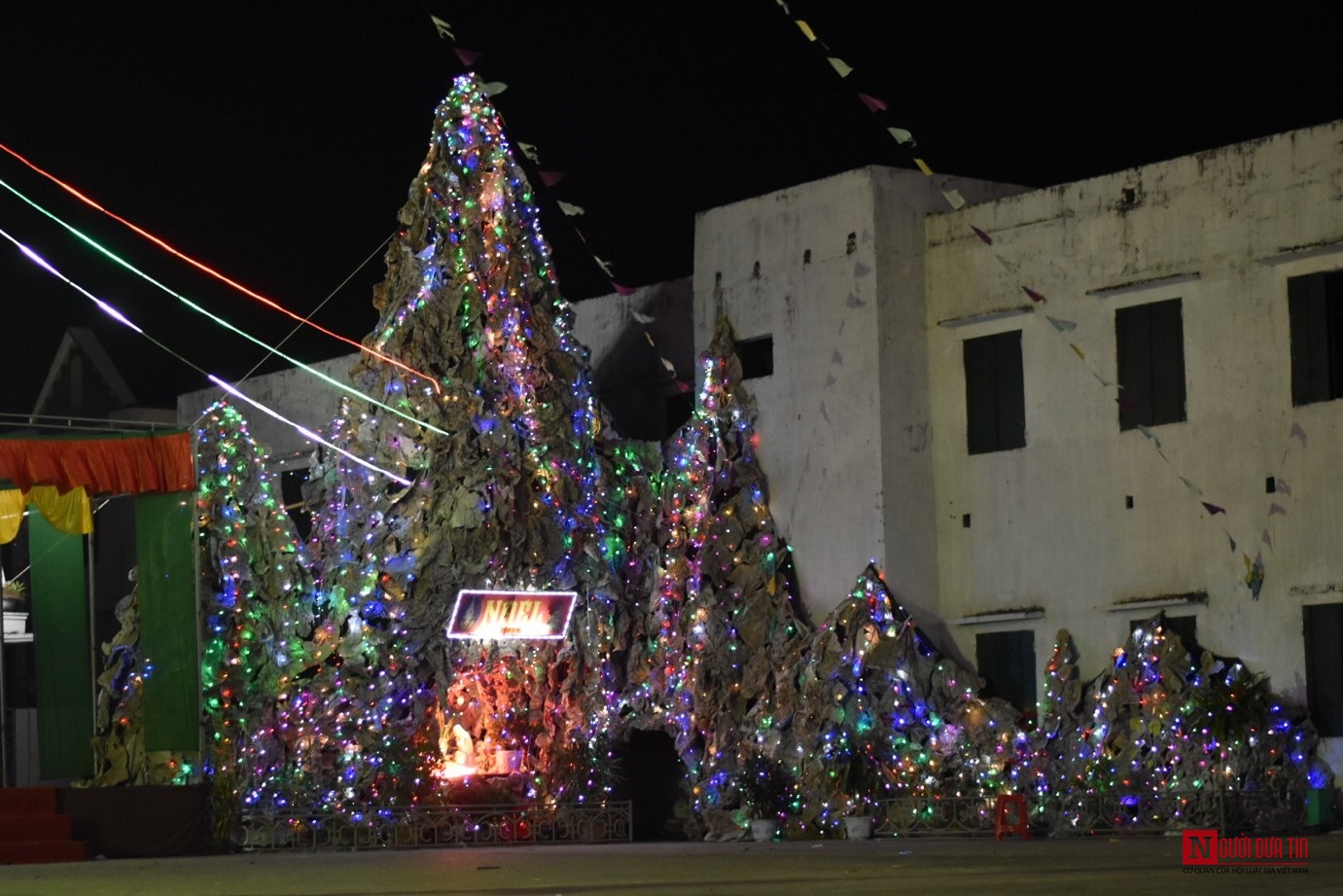 Dân sinh - Hàng trăm hang đá lấp lánh trước đêm Noel 2109 tại Nam Định (Hình 10).