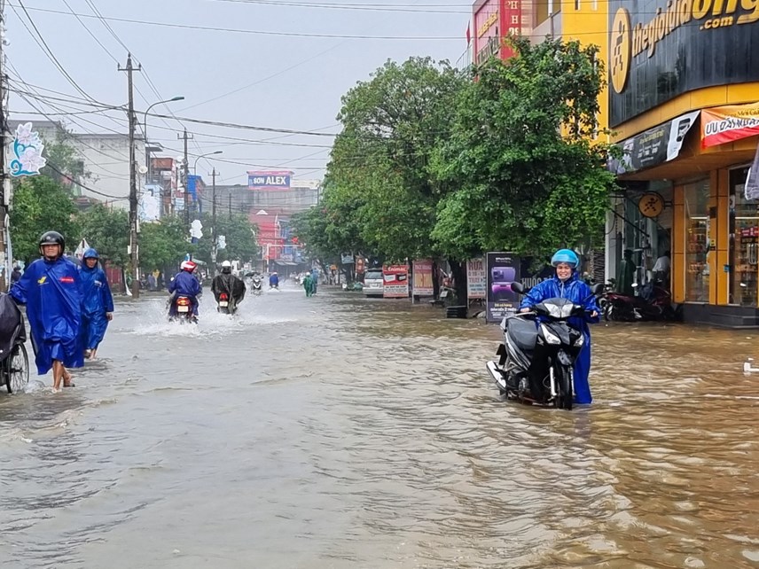 Dân sinh - Quảng Bình: Gần 20.000 hộ dân được sơ tán do ảnh hưởng mưa lớn