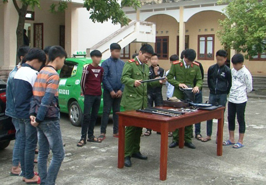An ninh - Hình sự - Ninh Bình: Điều tra vụ 13 học sinh THCS thuê 2 ô tô đi đánh nhau