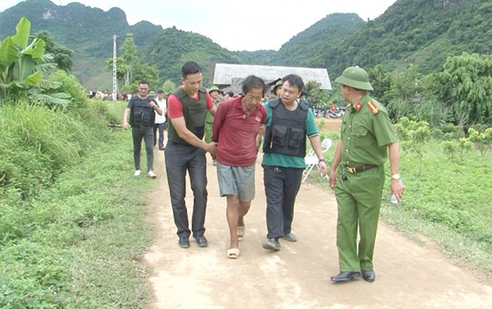 An ninh - Hình sự - Thái Nguyên: Bắt đối tượng đâm thương vong 2 người rồi cố thủ trong nhà