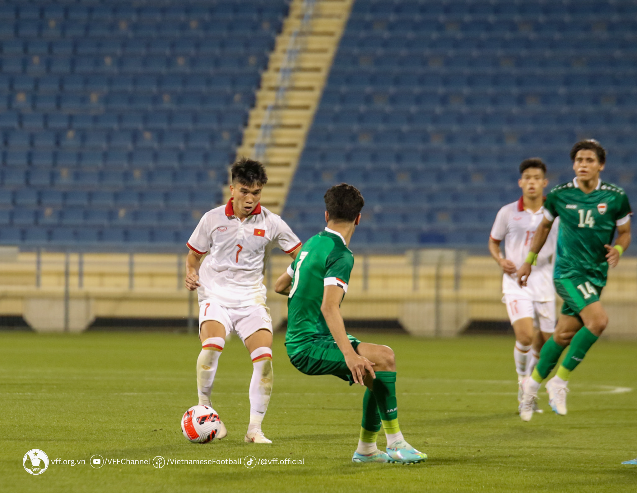 Bóng đá Việt Nam - HLV Troussier nói gì về 2 tấm thẻ đỏ và trận thua 0-3 của U23 Việt Nam? (Hình 2).