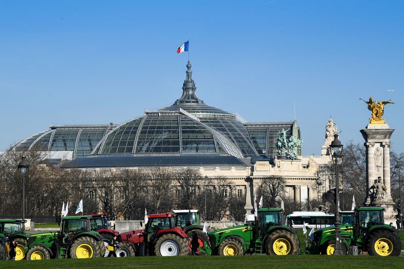 Thế giới - Pháp: Hàng trăm chiếc máy kéo tiến về thủ đô Paris