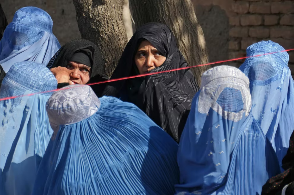 Thế giới - Kinh tế Afghanistan bên bờ vực sụp đổ nếu phụ nữ không thể đi làm