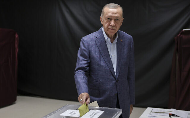 Thế giới - Bầu cử Thổ Nhĩ Kỳ: Ông Erdogan dẫn đầu, nhưng khó tránh vòng nước rút (Hình 2).