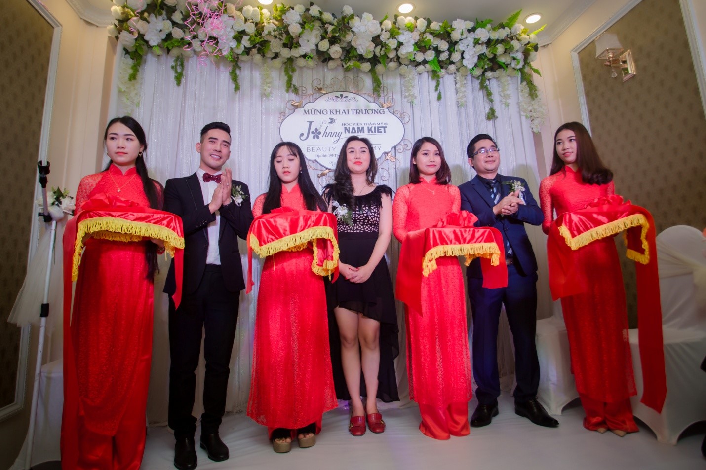 Truyền thông - Tưng bừng khai trương Học viện Đào tạo Thẩm mỹ Johnny Nam Kiệt