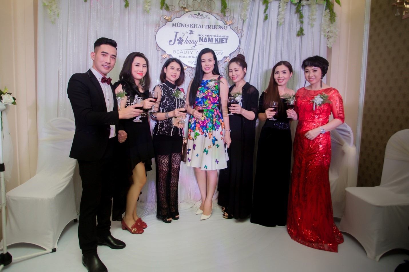 Truyền thông - Tưng bừng khai trương Học viện Đào tạo Thẩm mỹ Johnny Nam Kiệt (Hình 2).