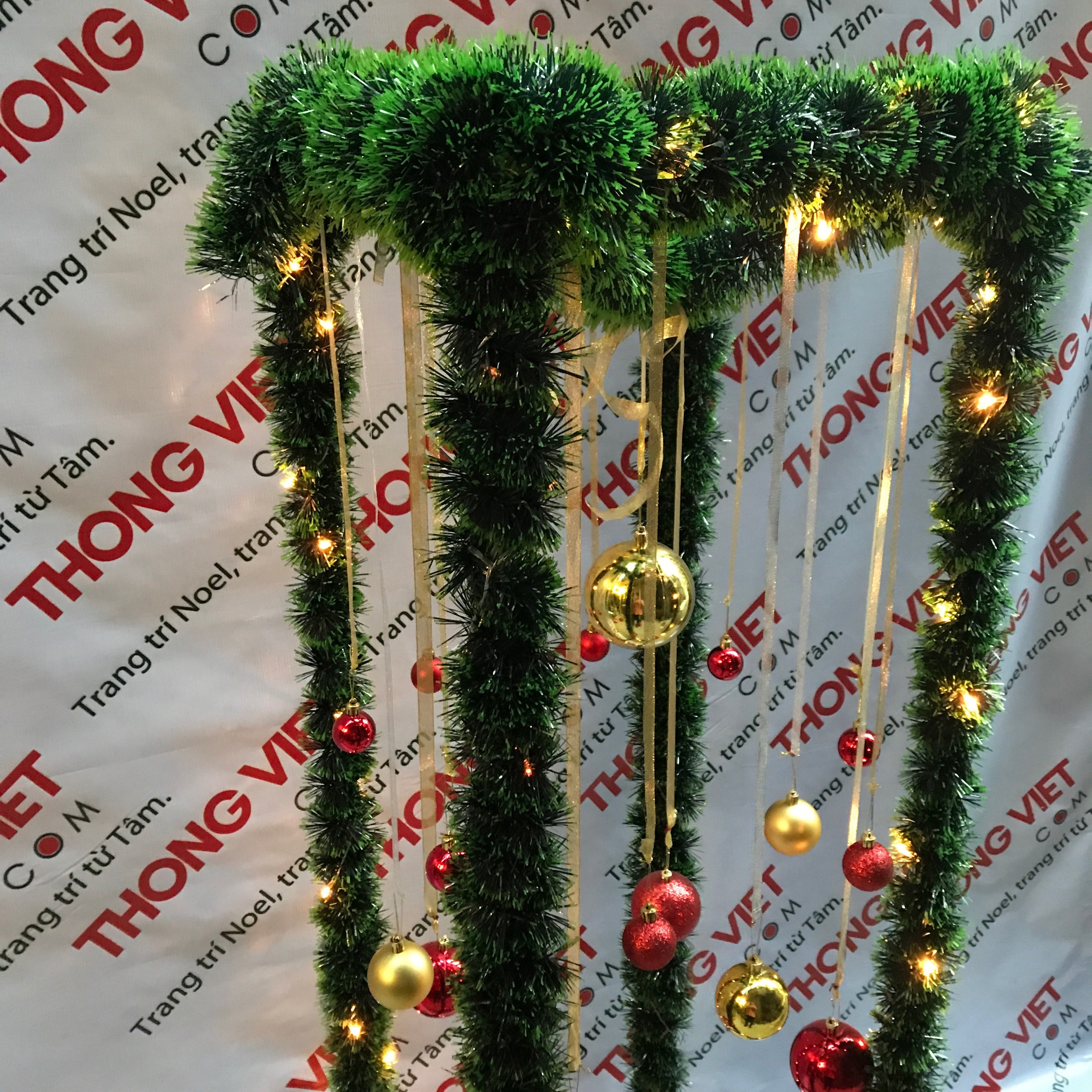 Truyền thông - Đón Noel với cây thông lắp ráp “siêu độc” chỉ có giá vài chục nghìn (Hình 3).