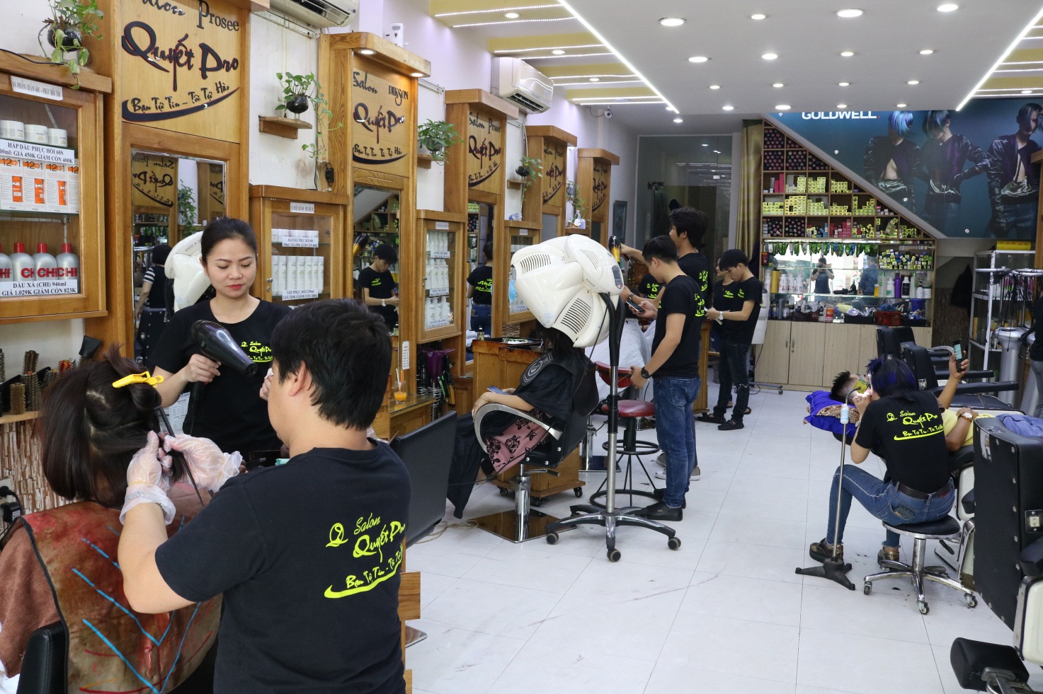 Salon Quyết Pro: Câu chuyện của anh chàng từ nghề “xây dựng” trở thành thợ làm tóc tài hoa (Hình 2).