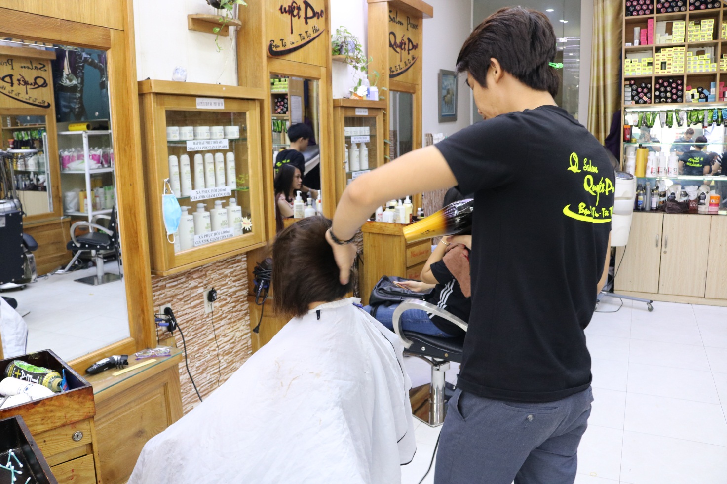 Salon Quyết Pro: Câu chuyện của anh chàng từ nghề “xây dựng” trở thành thợ làm tóc tài hoa (Hình 4).