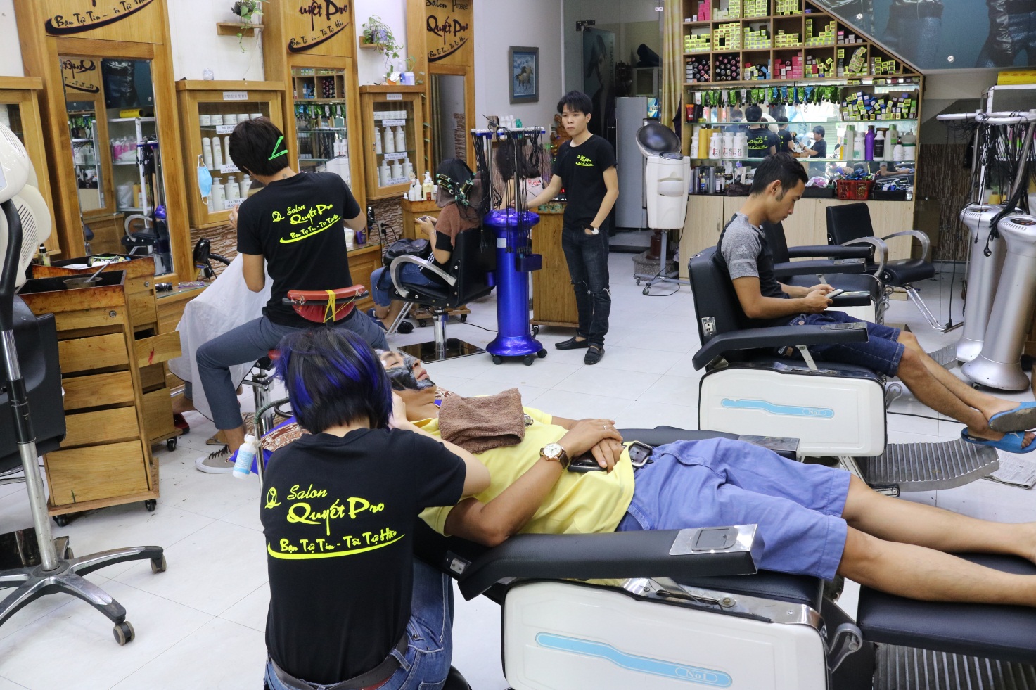 Salon Quyết Pro: Câu chuyện của anh chàng từ nghề “xây dựng” trở thành thợ làm tóc tài hoa (Hình 5).