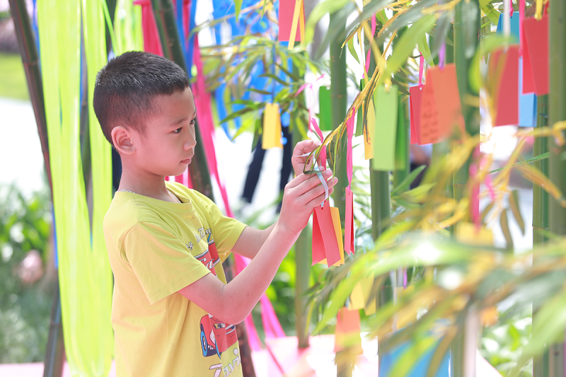 Lễ hội mùa hè Tanabata tại Hinode City thu hút khách tham dự (Hình 2).