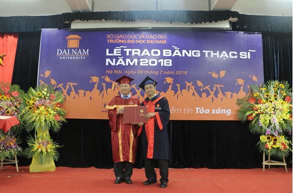 Đại học Đại Nam đã tổ chức long trọng buổi lễ trao bằng Thạc sĩ (Hình 8).