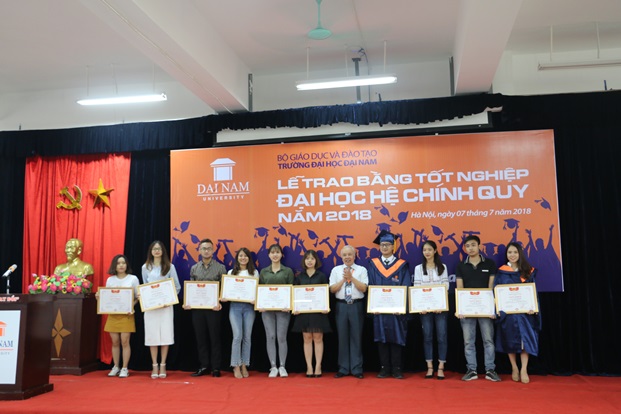 Đại học Đại Nam tổ chức Lễ Bế giảng và trao bằng tốt nghiệp cho sinh viên khóa 7,8 (Hình 3).