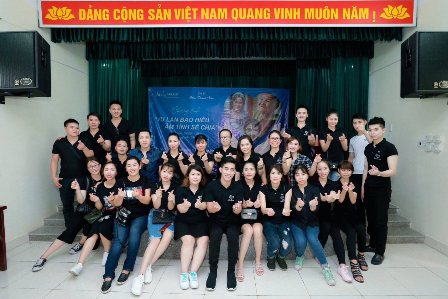 Giải trí - Á vương doanh nhân Johnny Nam Kiệt tổ chức lễ Vu Lan báo hiếu tại Trung tâm bảo trợ xã hội Hải Phòng (Hình 8).