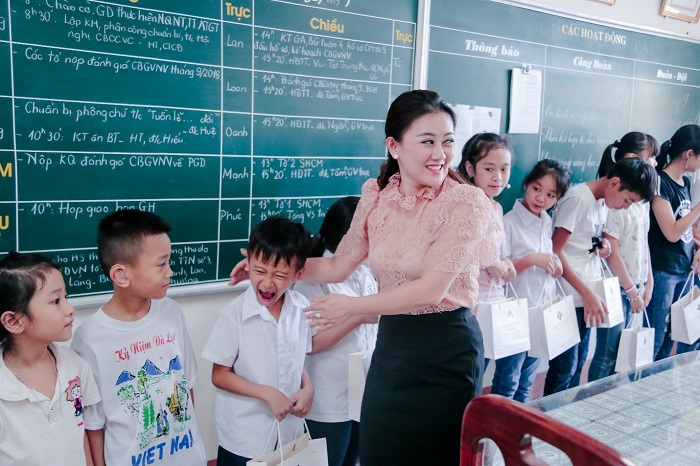 Truyền thông - Ấm áp chương trình “Trung Thu Yêu Thương” tại ngôi trường mang tên “Hy Vọng” (Hình 2).