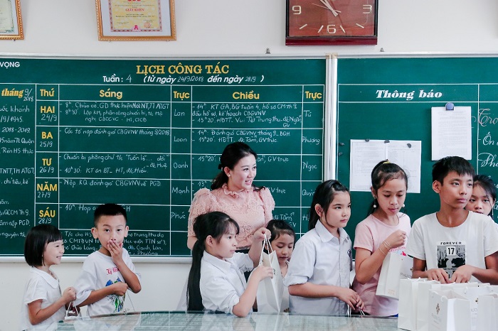 Truyền thông - Ấm áp chương trình “Trung Thu Yêu Thương” tại ngôi trường mang tên “Hy Vọng” (Hình 3).