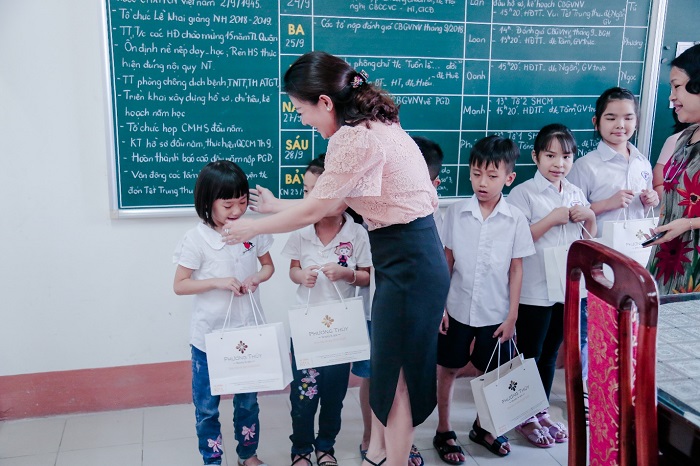 Truyền thông - Ấm áp chương trình “Trung Thu Yêu Thương” tại ngôi trường mang tên “Hy Vọng” (Hình 4).