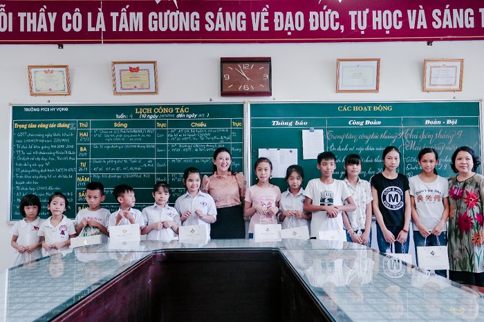 Truyền thông - Ấm áp chương trình “Trung Thu Yêu Thương” tại ngôi trường mang tên “Hy Vọng” (Hình 5).