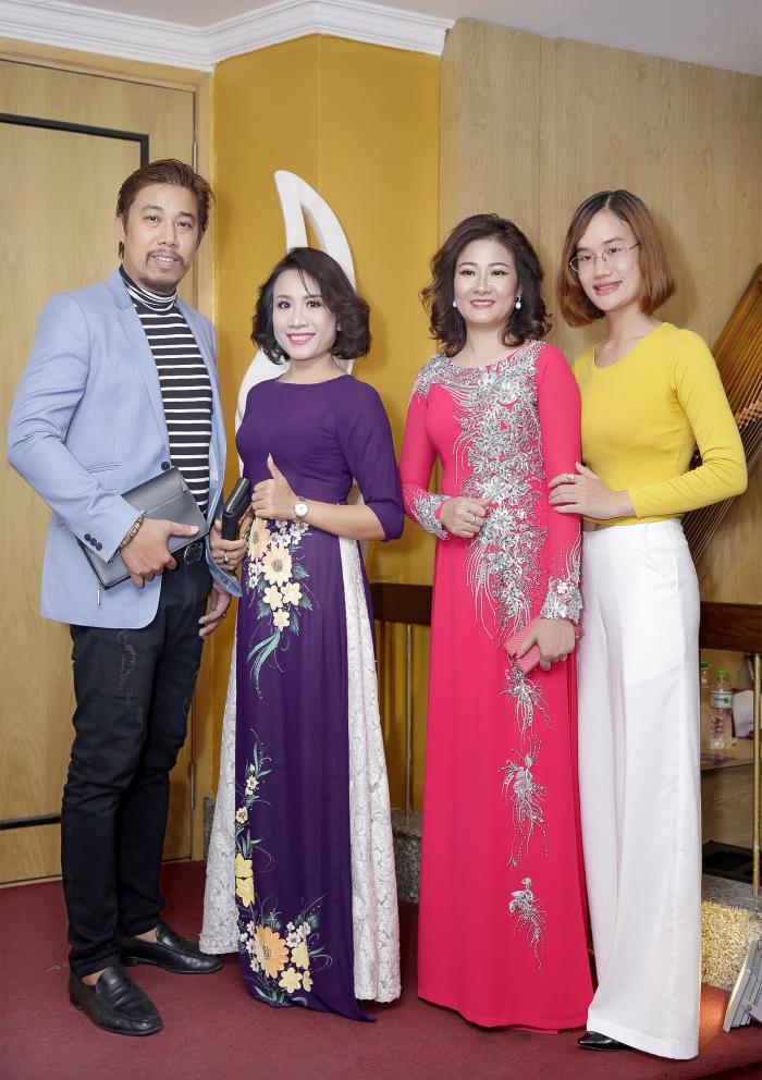 Truyền th&ocirc;ng - Gi&aacute;m đốc truyền th&ocirc;ng L&ecirc; Phạm - Mở l&ograve;ng để y&ecirc;u thương nhiều hơn (H&igrave;nh 5).