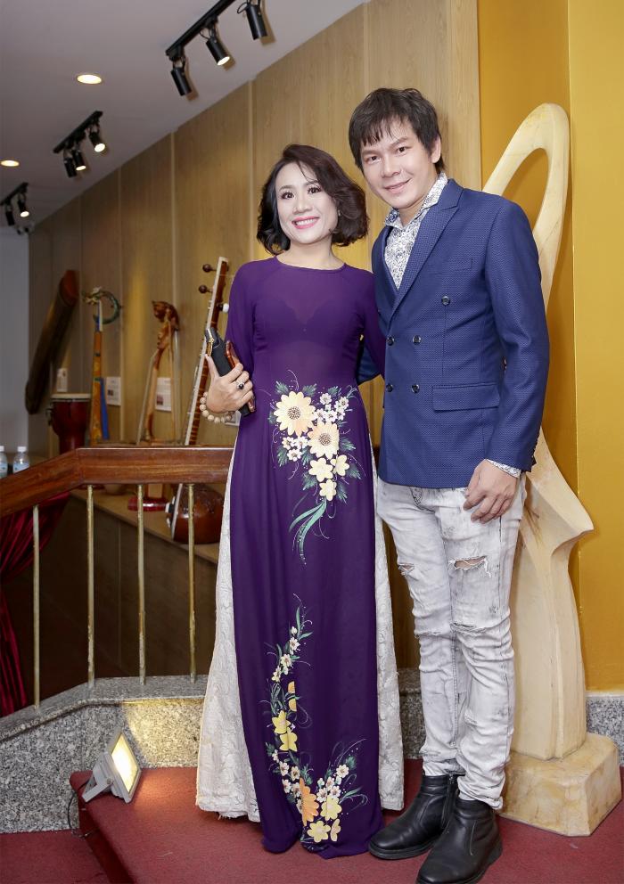 Truyền th&ocirc;ng - Gi&aacute;m đốc truyền th&ocirc;ng L&ecirc; Phạm - Mở l&ograve;ng để y&ecirc;u thương nhiều hơn (H&igrave;nh 6).