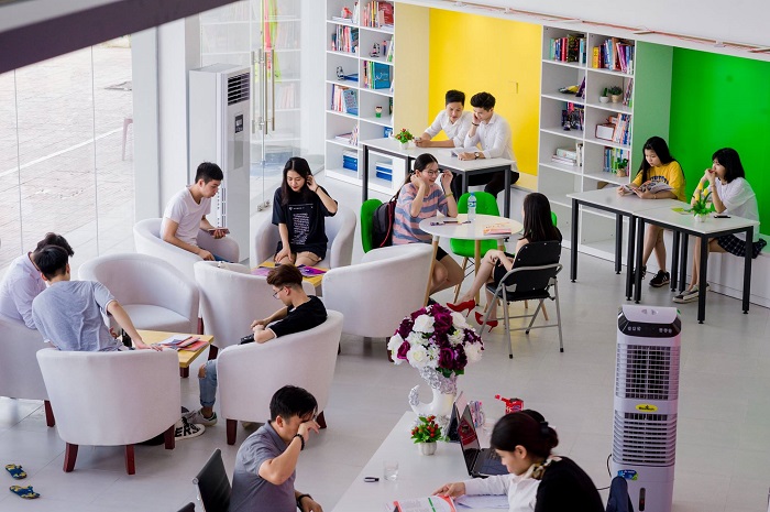 Thương hiệu - Universal Language Center v&agrave; h&agrave;nh tr&igrave;nh mang tới những trải nghiệm chưa từng c&oacute; cho học vi&ecirc;n tại Việt Nam