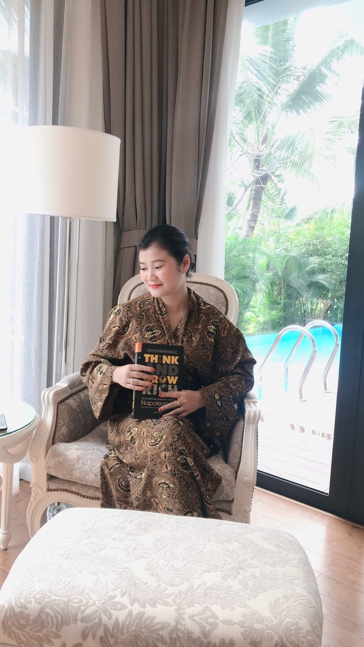 Truyền th&ocirc;ng - Doanh nh&acirc;n Nguyễn Mai: H&agrave;nh tr&igrave;nh từ c&ocirc; gi&aacute;o dạy tiếng anh đến chuy&ecirc;n gia ng&agrave;nh dược phẩm Việt Nam (H&igrave;nh 7).