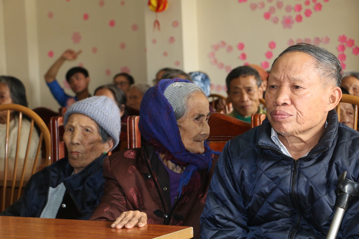 Truyền thông - Sinh viên tình nguyện ĐH Đại Nam mang Tết đoàn viên ấm áp tới Trại phong Xuân Mai (Hình 16).